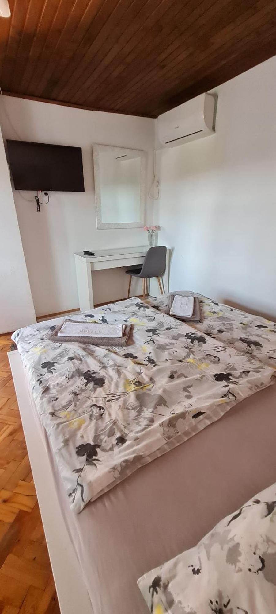 Sobe Zimmer Rooms Nika Tusilovic Dış mekan fotoğraf